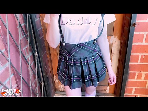 ❤️ Školačka jí hluboce kouří péro a místo vyučování šuká. ❤ Porno video u nás ☑