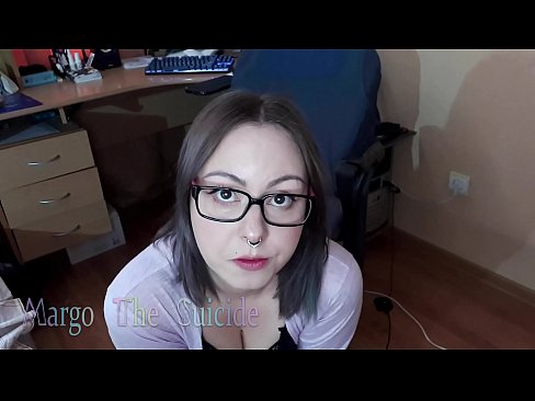 ❤️ Sexy holka s brýlemi kouří dildo hluboko na kameru ❤ Porno video u nás ☑