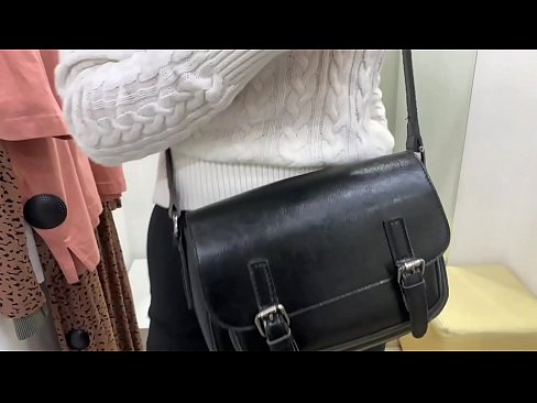 ❤️ Veřejná masturbace mladé feny FeralBerry s dildem ve fitku ❤ Porno video u nás ☑