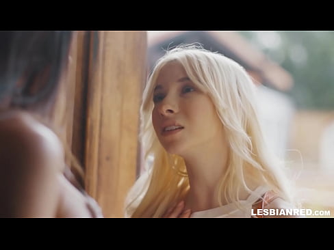 ❤️ Dívka se po několika měsících vrátí domů a skončí u lízání kundy své nevlastní matky ❤ Porno video u nás ☑