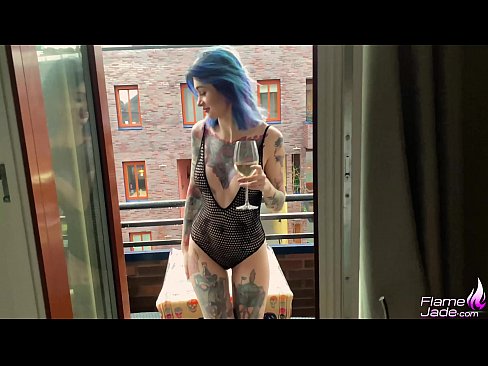❤️ Obrovská holka kouří s hltem a vášnivě šuká pod širým nebem ❤ Porno video u nás ☑